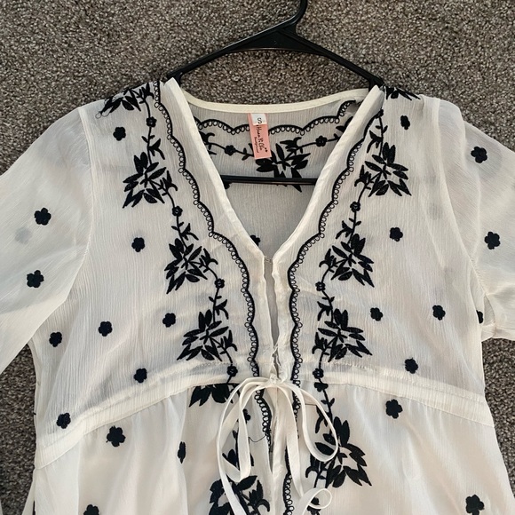 Sheer white and black embroidered midi dress with tie at waist size small - Picture 4 of 4